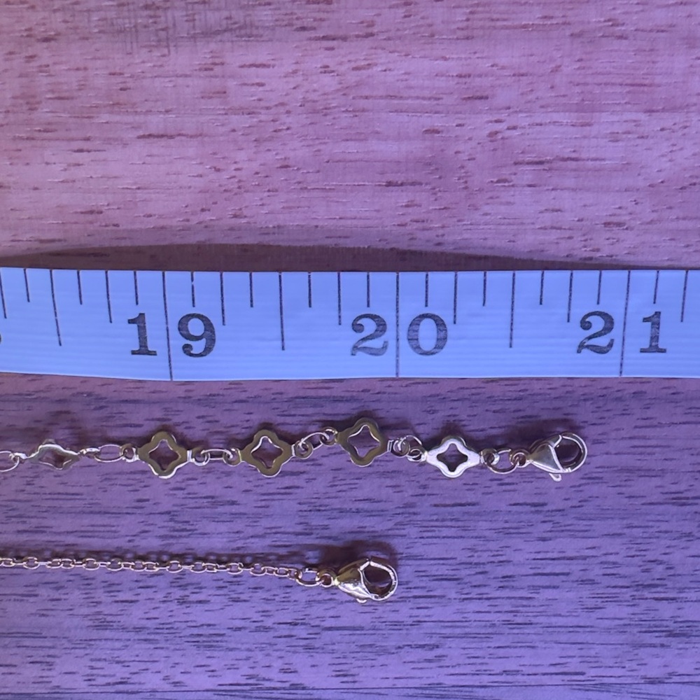 Step out in style with this timeless Clover & Flower triple set. - Picture 6 of 16